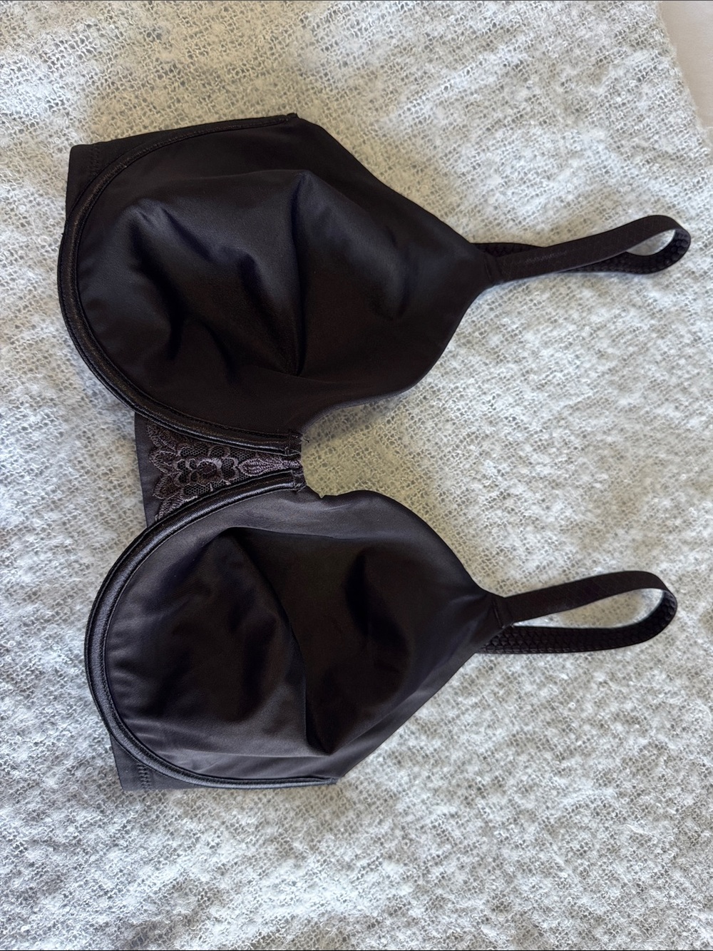 Vanity Fair Black Smooth Underwire Bra with Lace Accent